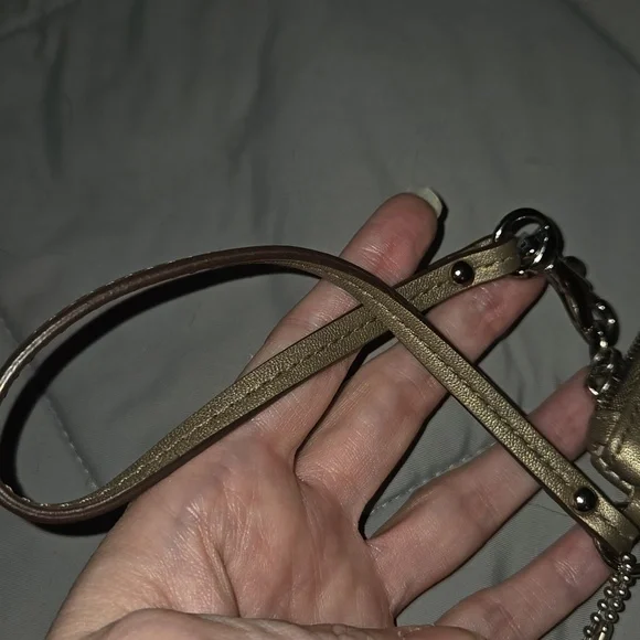 Coach metallic bronze wristlet featuring a detachable strap and a embossed logo - Picture 4 of 7